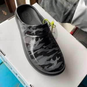 Oofos clogs… size 7. Brand new.